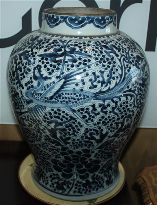 A Chinese blue and white jar baluster jar, 19th century, 32cm